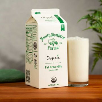 Smith Brothers Farms Organic Fat Free Milk - half gallon