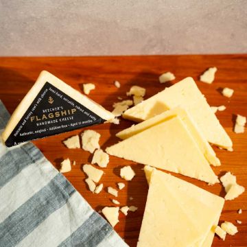 Beecher’s Flagship Cheddar Cheese - 7 oz