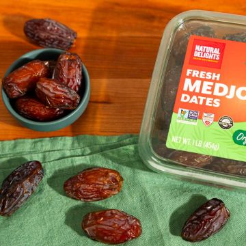 Organic Medjool Dates With Pits - 1 lb