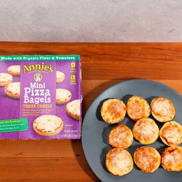 Annie's Cheese Mini Pizza Bagels - 9 count